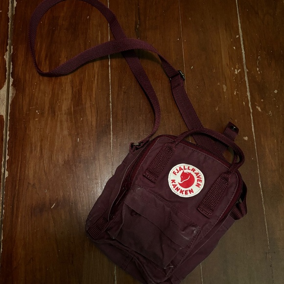 Fjällräven Kånken Mini in Royal Purple - Picture 4 of 7